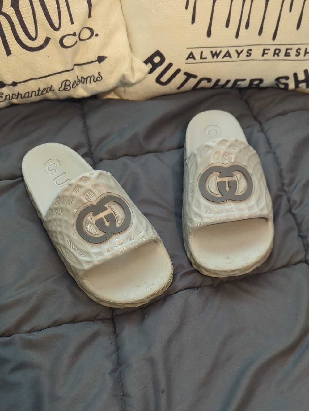 Gucci Interlocking GG Gray Sandals‎ Slides Size 6.5